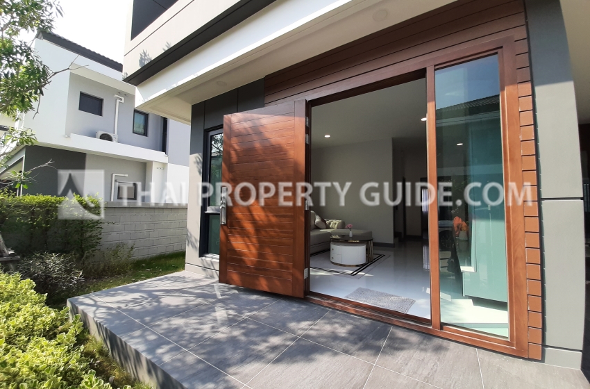 House with Shared Pool for sale in Bangnatrad